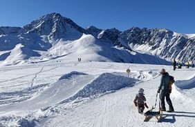 Sledding and sun in Oberperfuss
